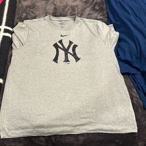YANKEES dri-fit top